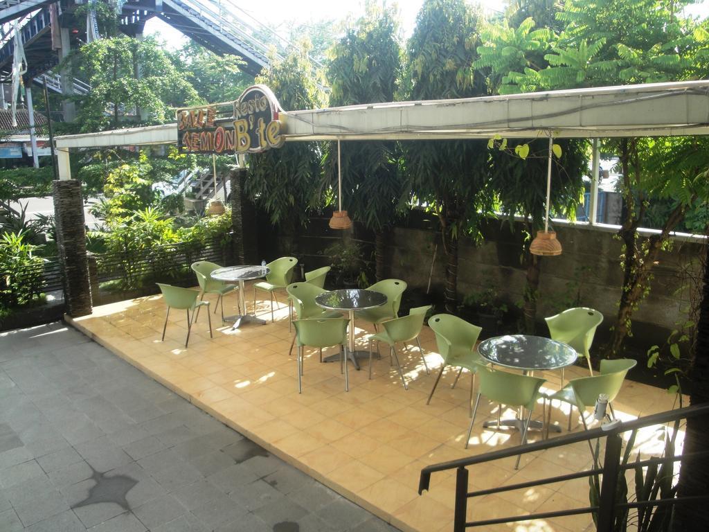 Hotel Bintang Surakarta  Exterior photo
